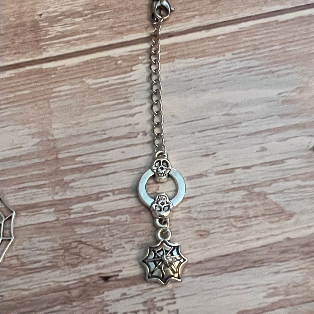 NWT Spider Web Pendant Necklace - Picture 9 of 12